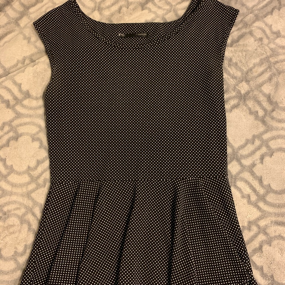 Maurices Peplum Top with Key Hole Back, Sz M